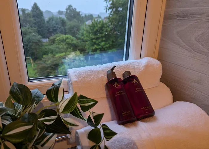 Spacious 4 Bedroom Flat In Stirling