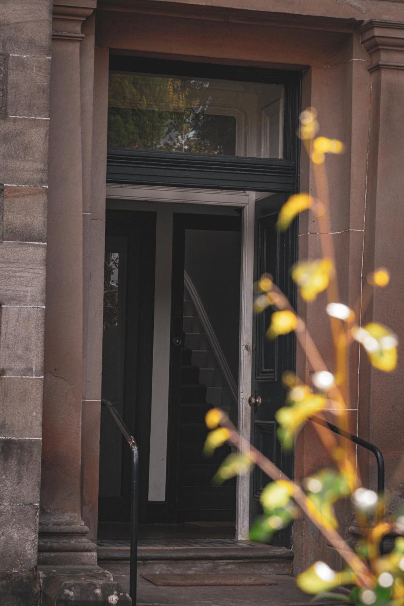 Spacious 4 Bedroom Flat In Stirling