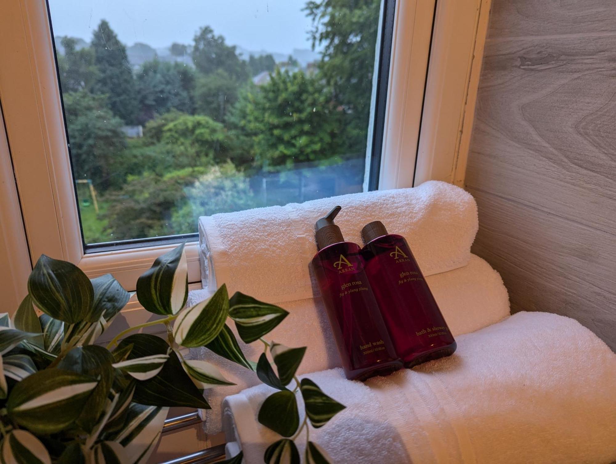 Spacious 4 Bedroom Flat In Apartamento Stirling